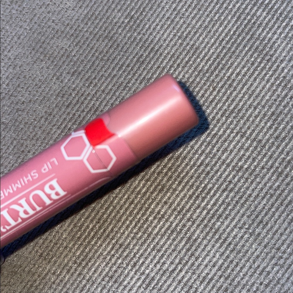 Burt’s Bees Peony Shimmer Lip Balm - Picture 4 of 5